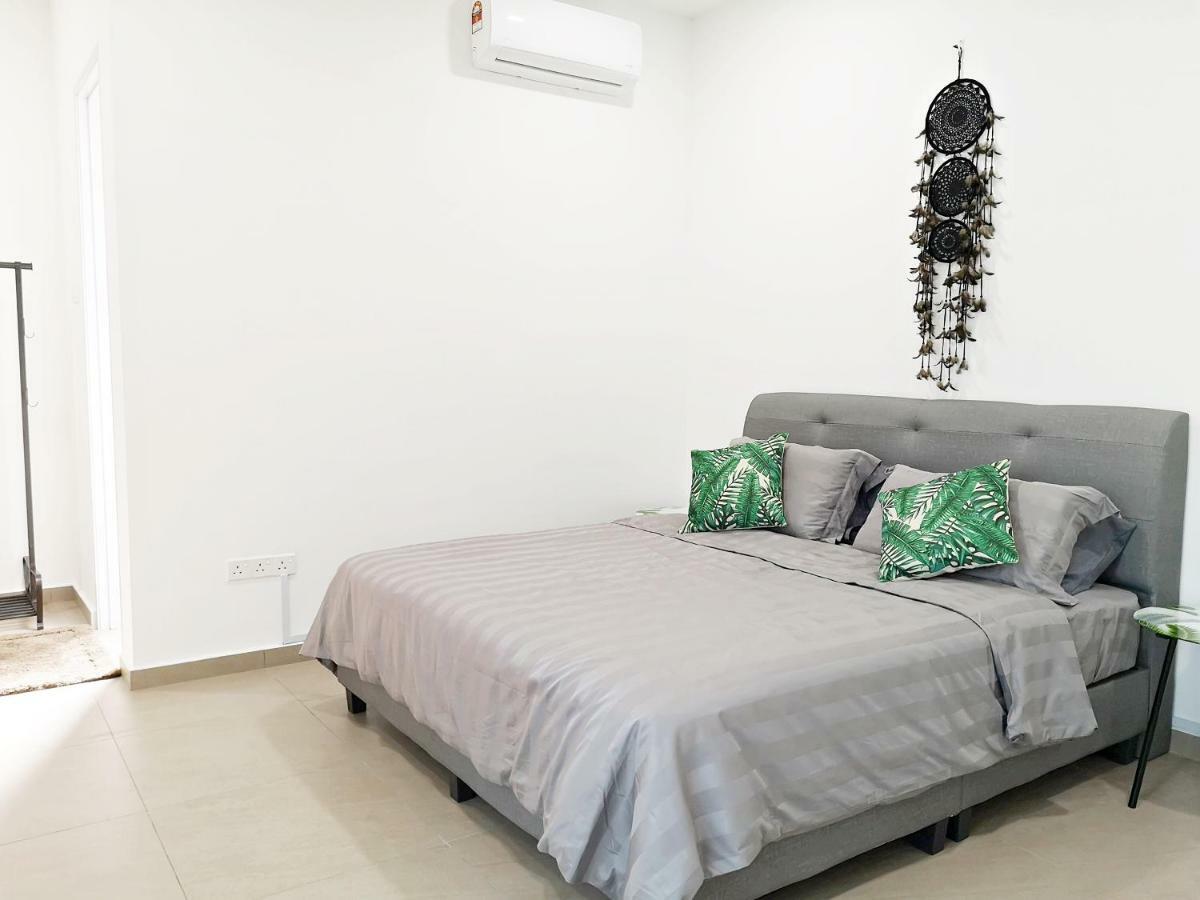 Urban Space 3*